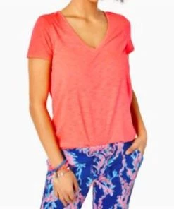 Buy โ๏ธ Lilly Pulitzer ๐ฉ women Etta V Neck Tee in Spicy Coral ๐
